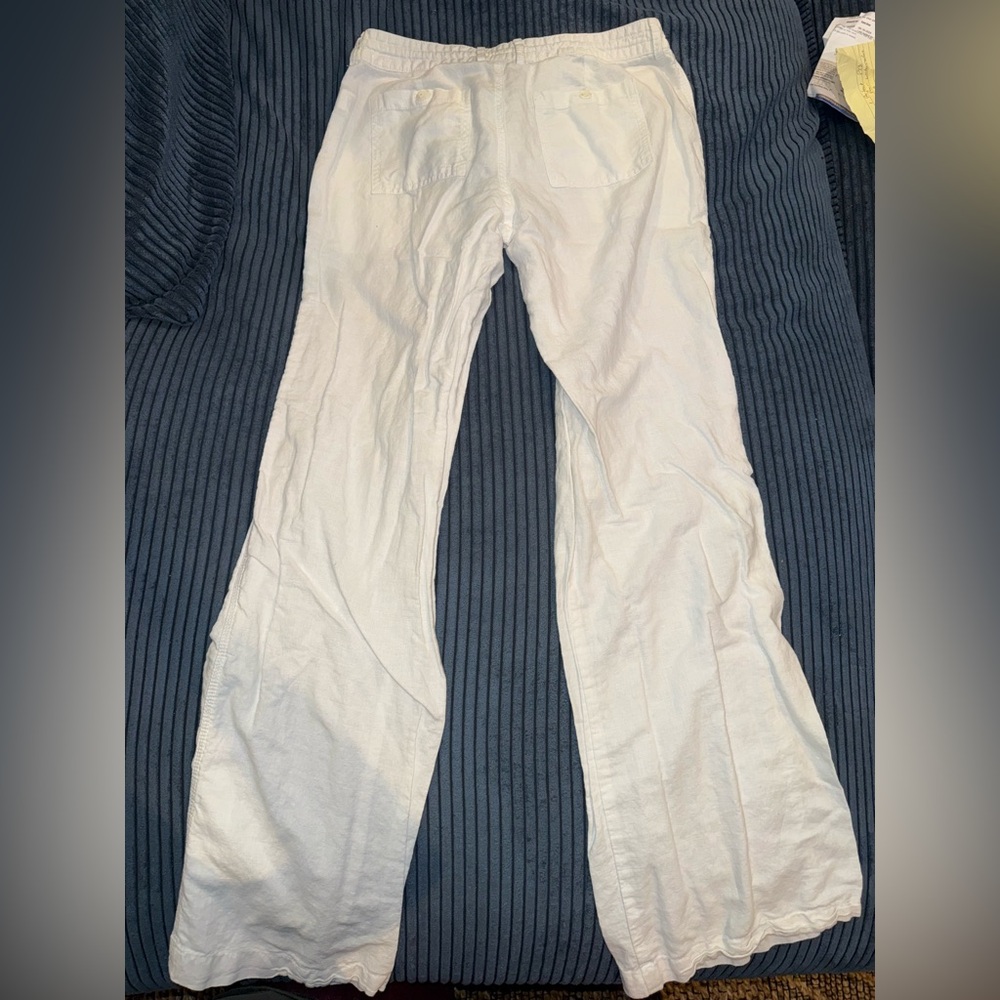 GAP White Buttoned Pants